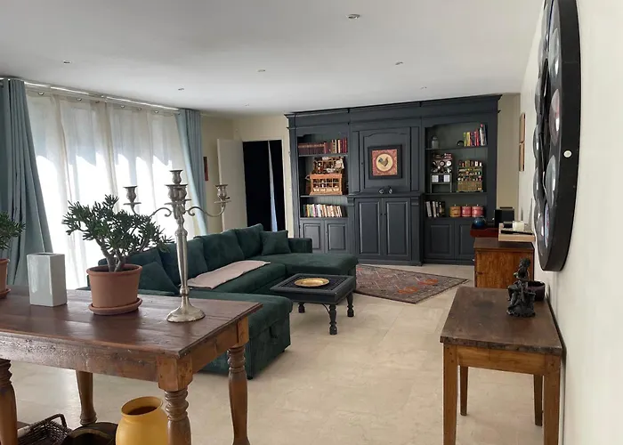 Δωμάτια σε οικογενειακή κατοικία Magnan